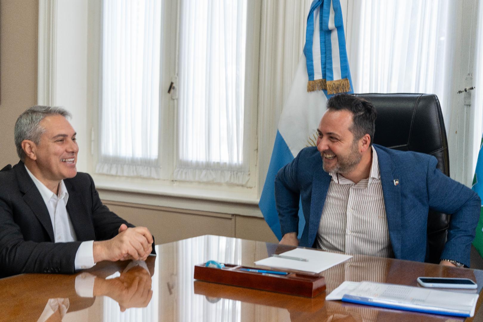 El personal recibió afectuosamente a Darío Golía