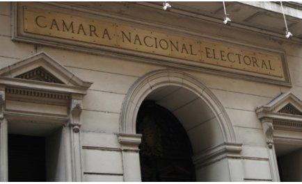 La Cámara Electoral convocó a los apoderados de Massa y Milei para bajar la tensión previa al domingo