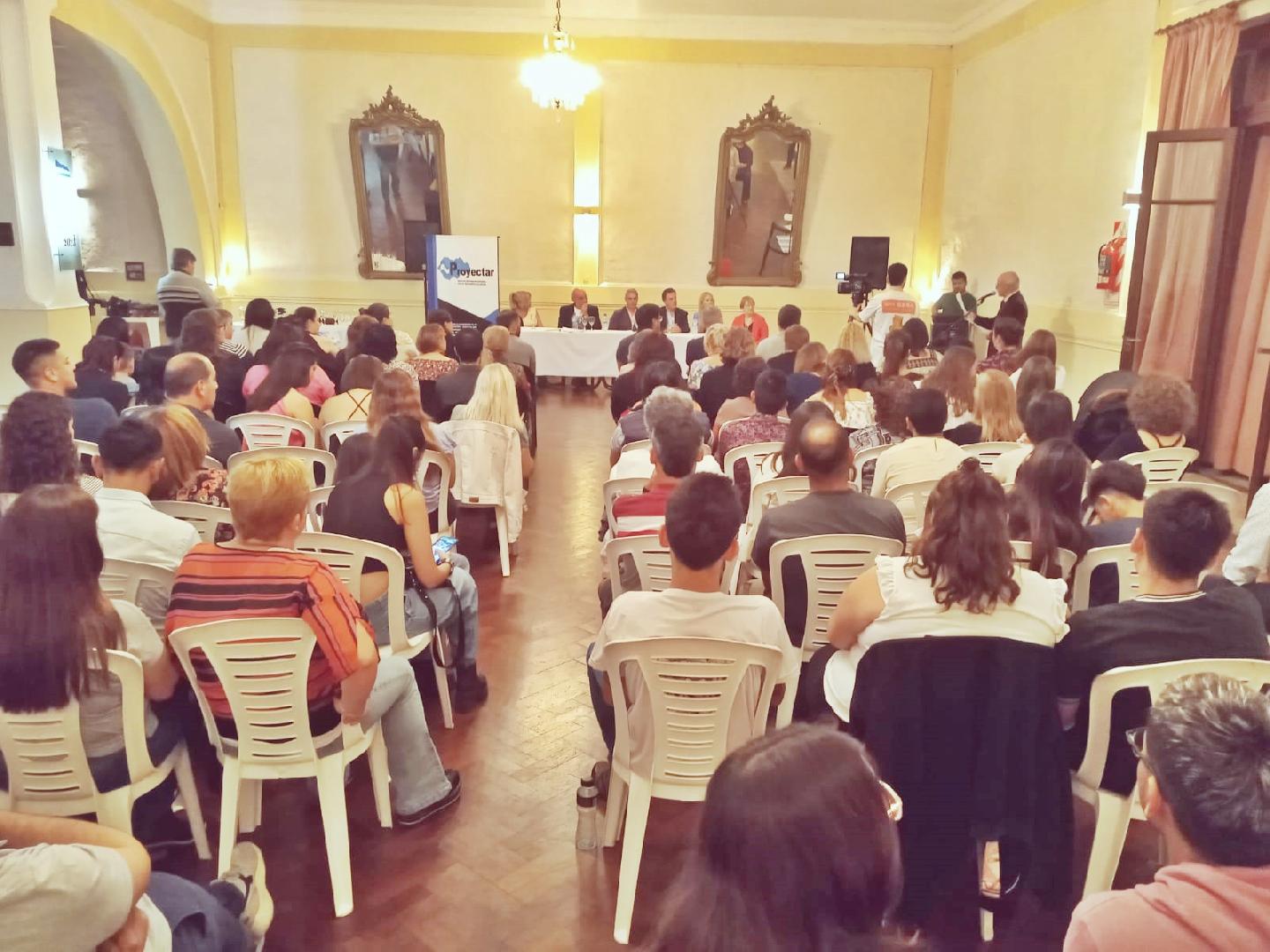 Se graduaron 36 Cuidadores Domiciliarios de Personas Mayores