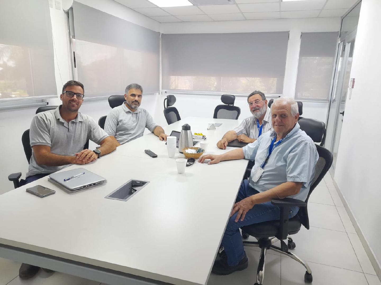 Reunión entre el Gobierno y sectores industriales