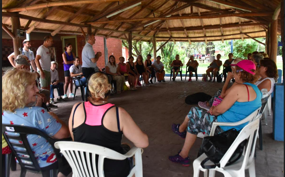 Masci visitó a los 'adultos mayores en movimiento'