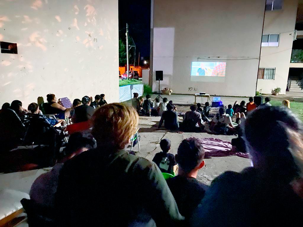 Cine bajo las estrellas en el Barrio Parque Chacabuco