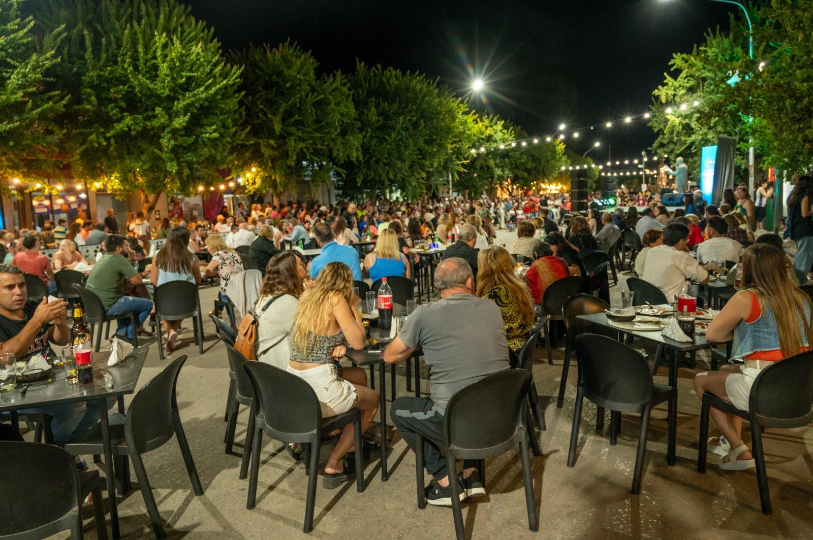 Otra exitosa noche en la Peatonal Alsina