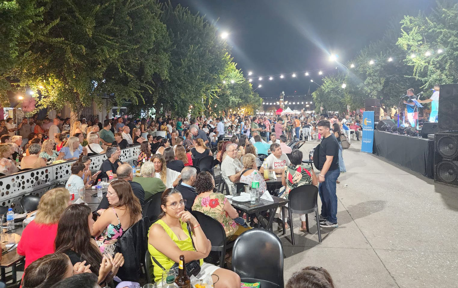 Cerró la Peatonal con mucha actividad y miles de vecinos