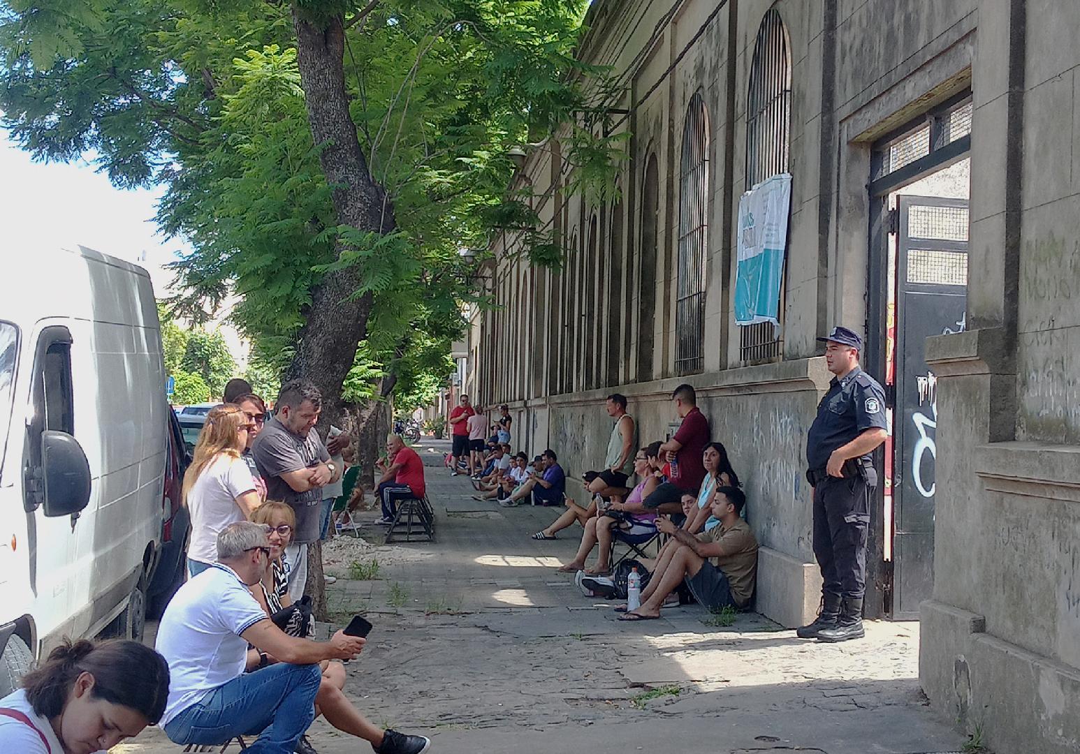 Aspirantes a policía de Chacabuco y la zona rindieron exámenes de ingreso en nuestra ciudad