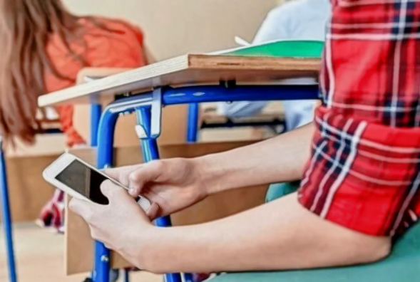 El celular en las aulas: ¿Sí o no?