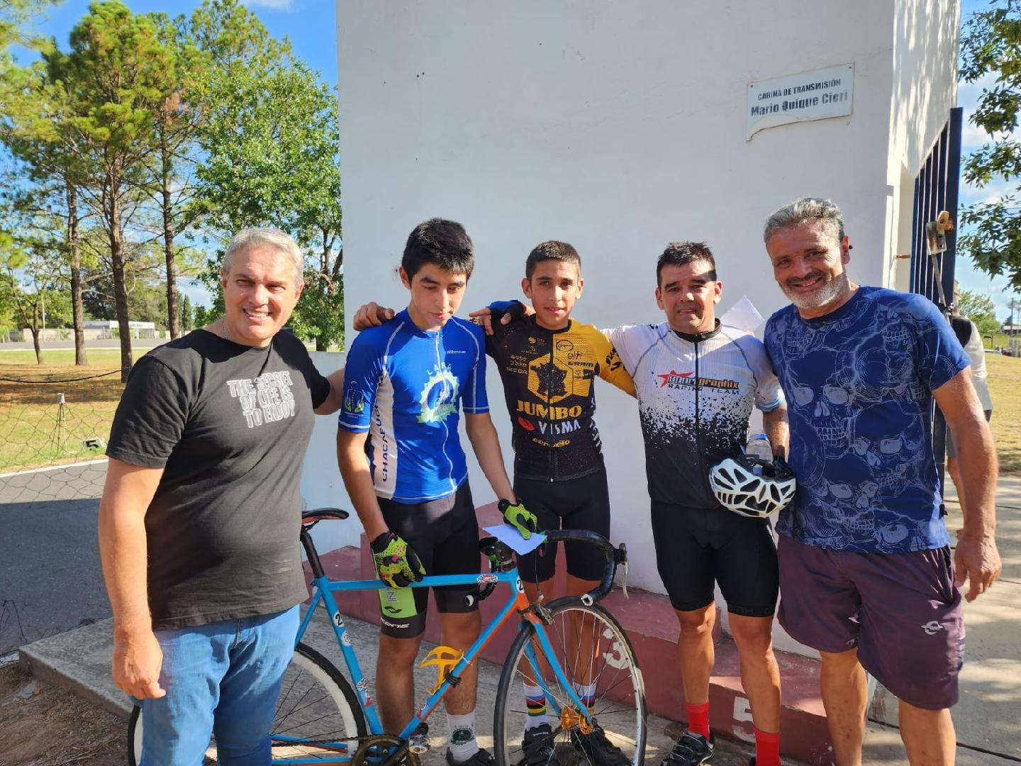Reinaguraron la pista de ciclismo con nueva luminaria
