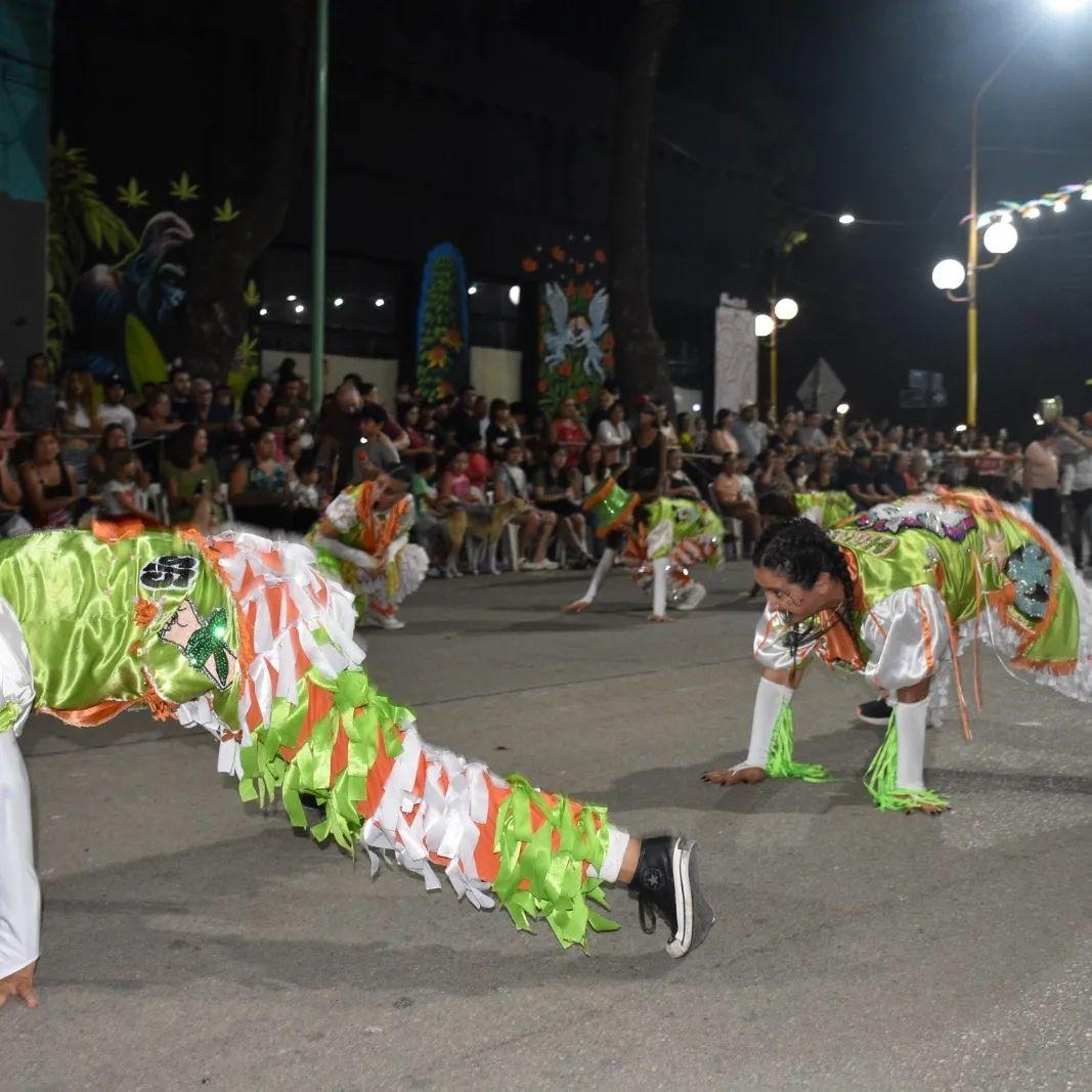 Multitudinaria presencia de vecinos y destacada participación de comparsas, batucadas y bandas en los carnavales