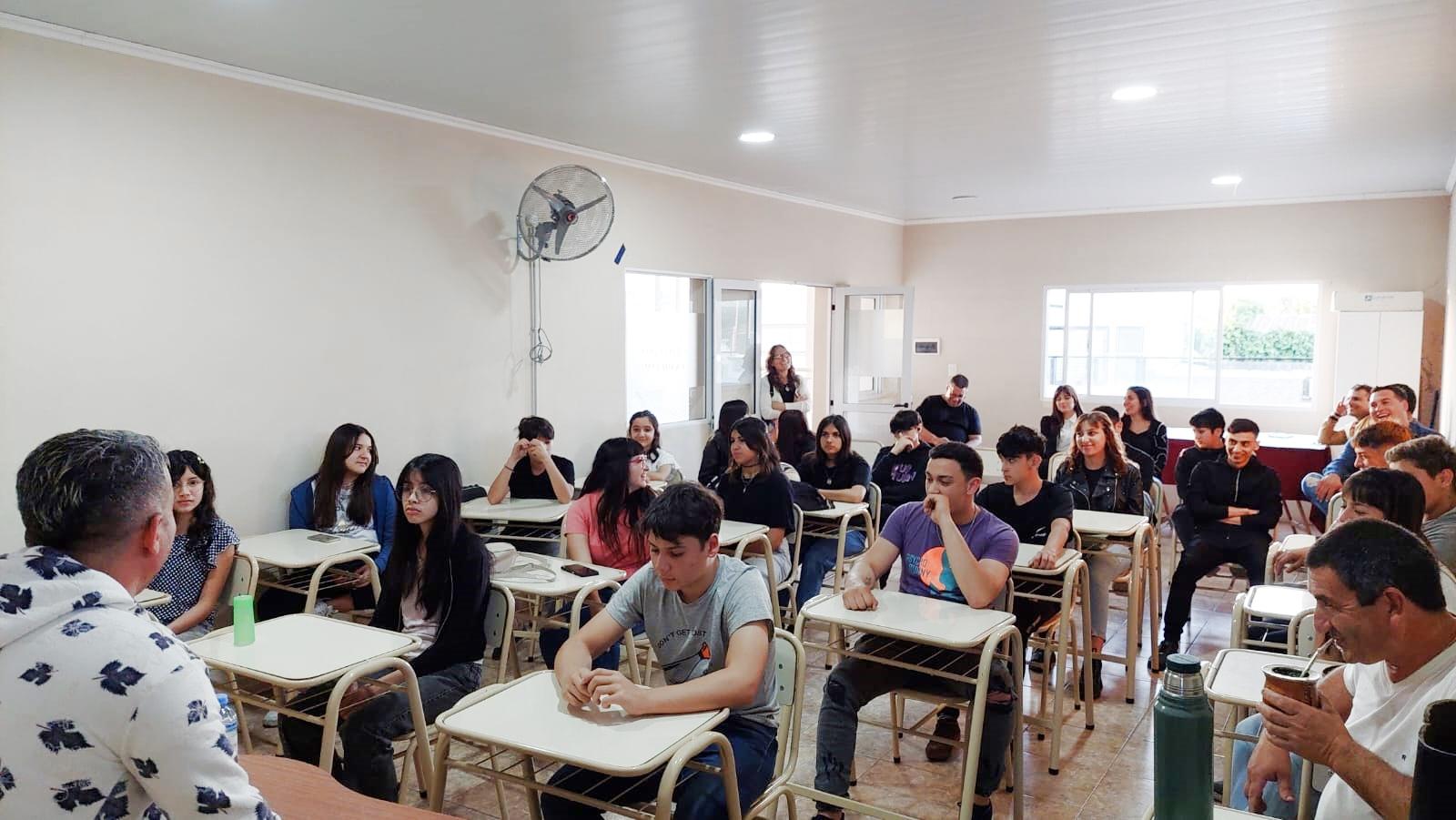 'La Iglesia está para contener'