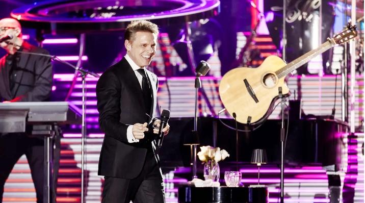 La exclusiva cena de gala de Luis Miguel