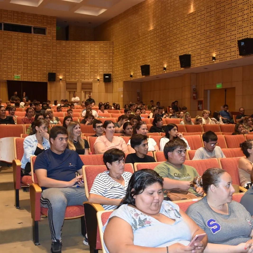 Se presentaron los cursos de formación en oficios digitales
