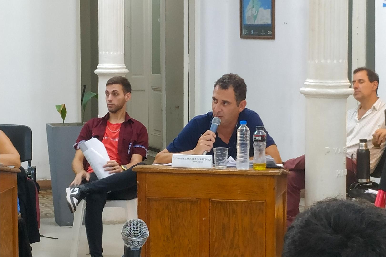 Cortó, pegó y lo pescaron