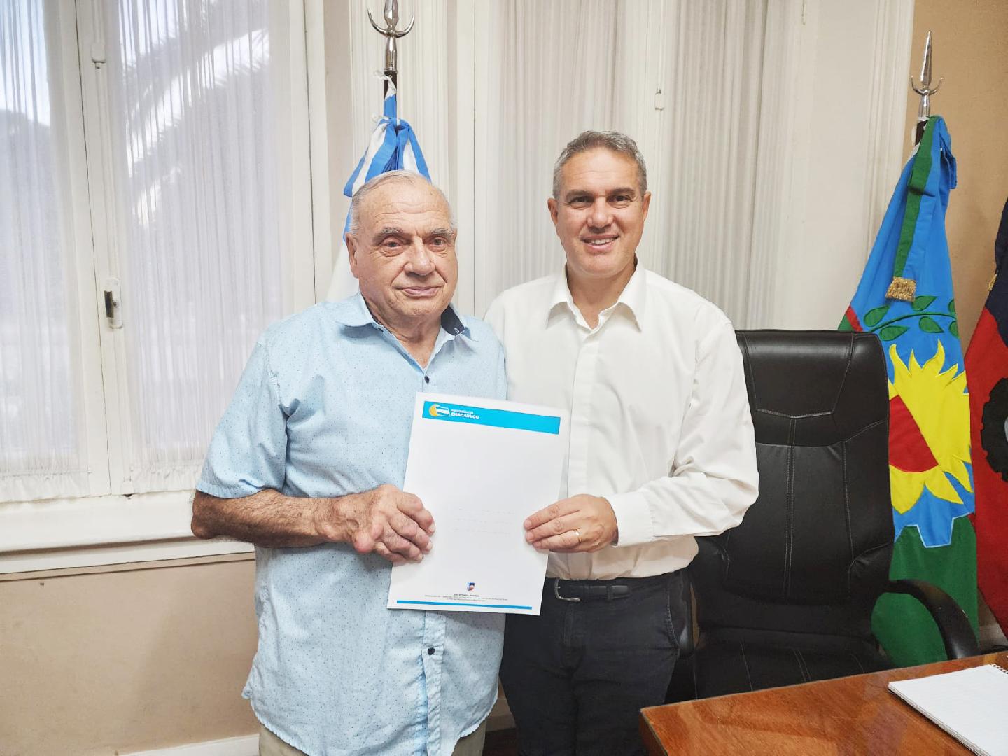 Golía entregó un reconocimiento al vecino Enrique Muñoz