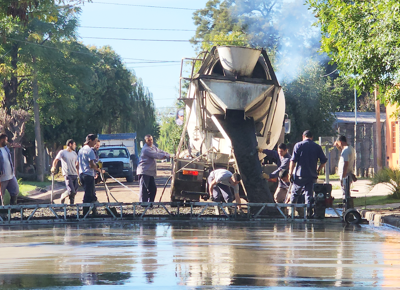 Comenzó a pavimentarse la calle Sarmiento