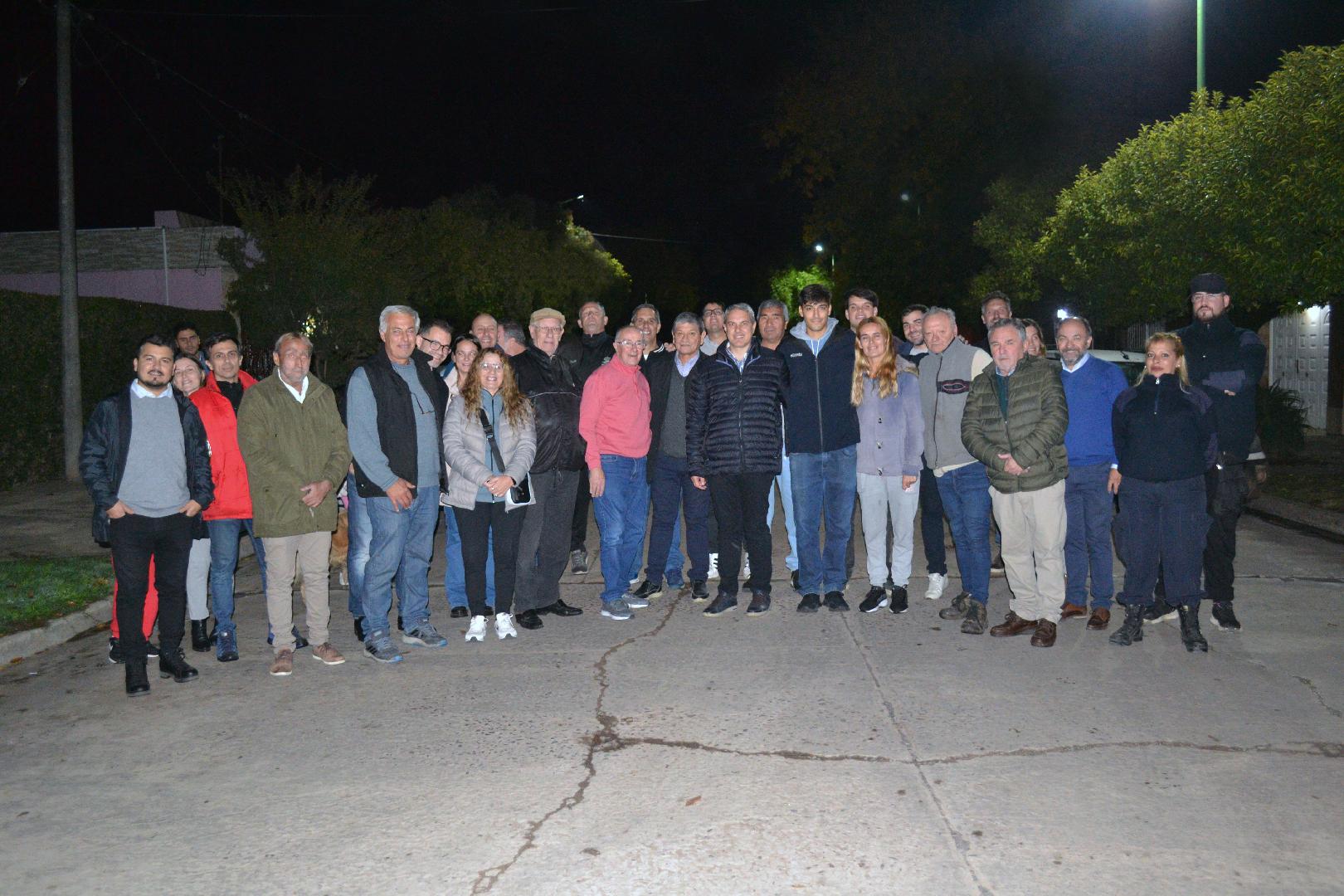Dario Golía inauguró tres nuevas cuadras de luminarias LED