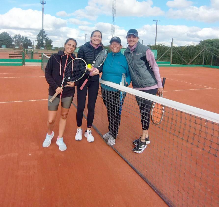 Torneo de dobles en el Centro Los Marinos