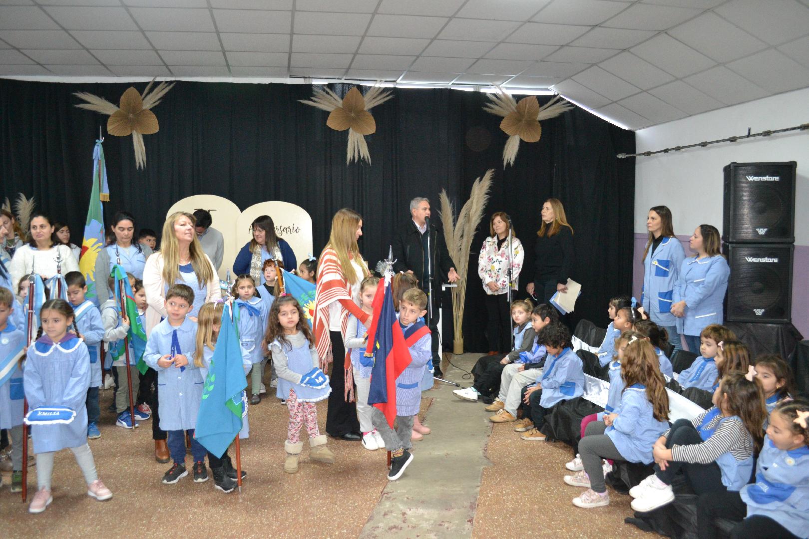 Golía asistió al acto por el Aniversario del Jardín de Infantes N°901