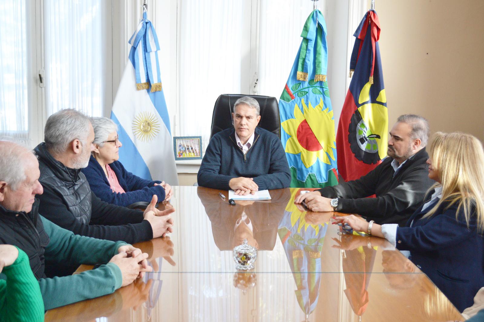 Entrega de máquinas textiles para prácticas profesionalizantes