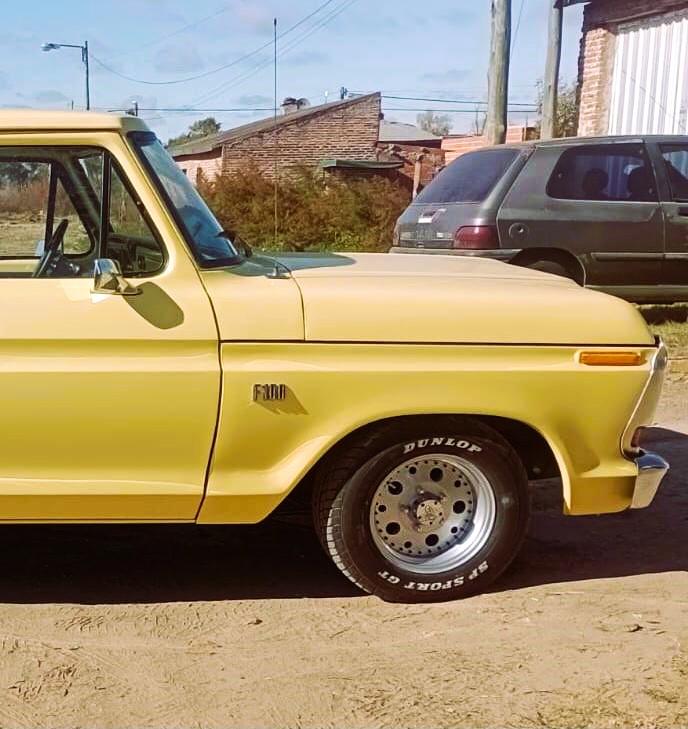 Una F-100 con historia