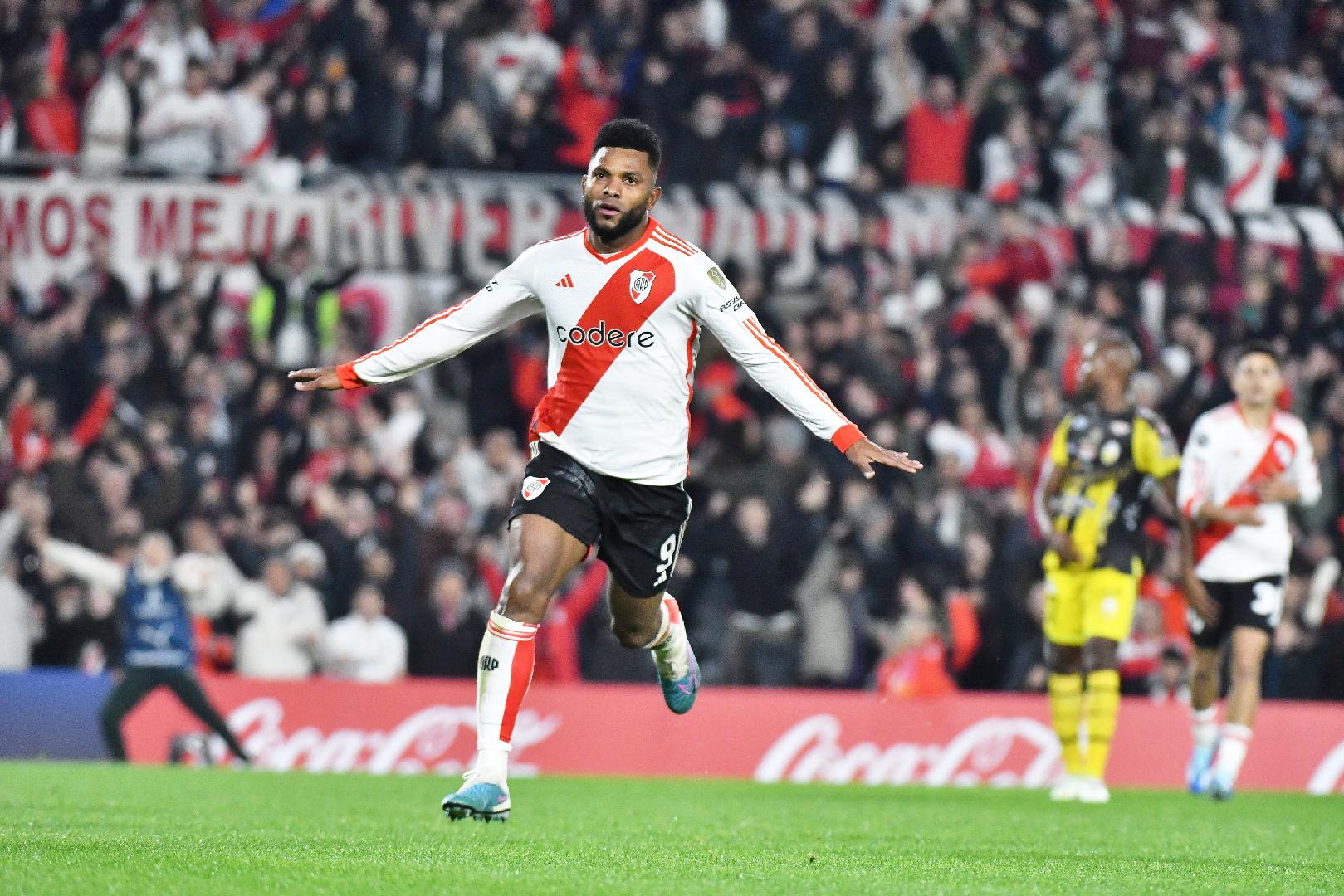 River avanza como mejor primero con ayuda de San Lorenzo