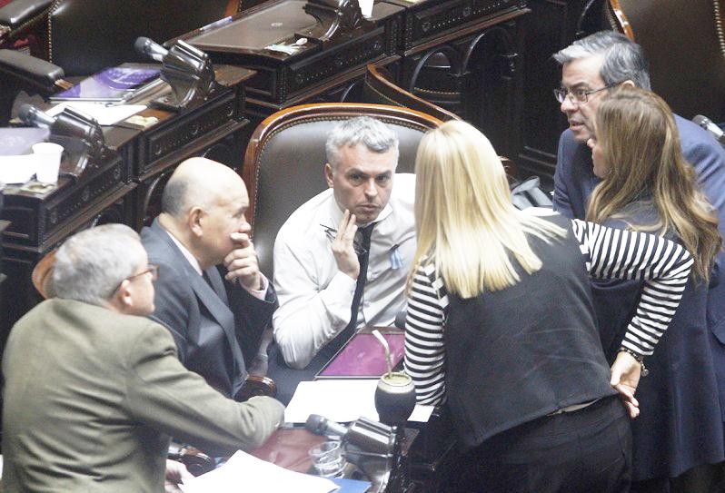 Dura derrota de Milei: radicales y peronistas aprobaron el aumento a jubilados