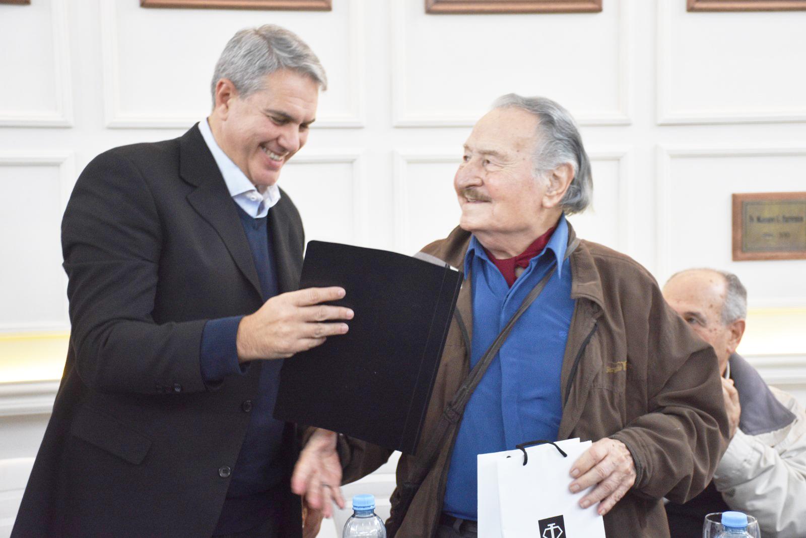 En el Día del Periodista se realizó un reconocimiento a Carlos Vita 