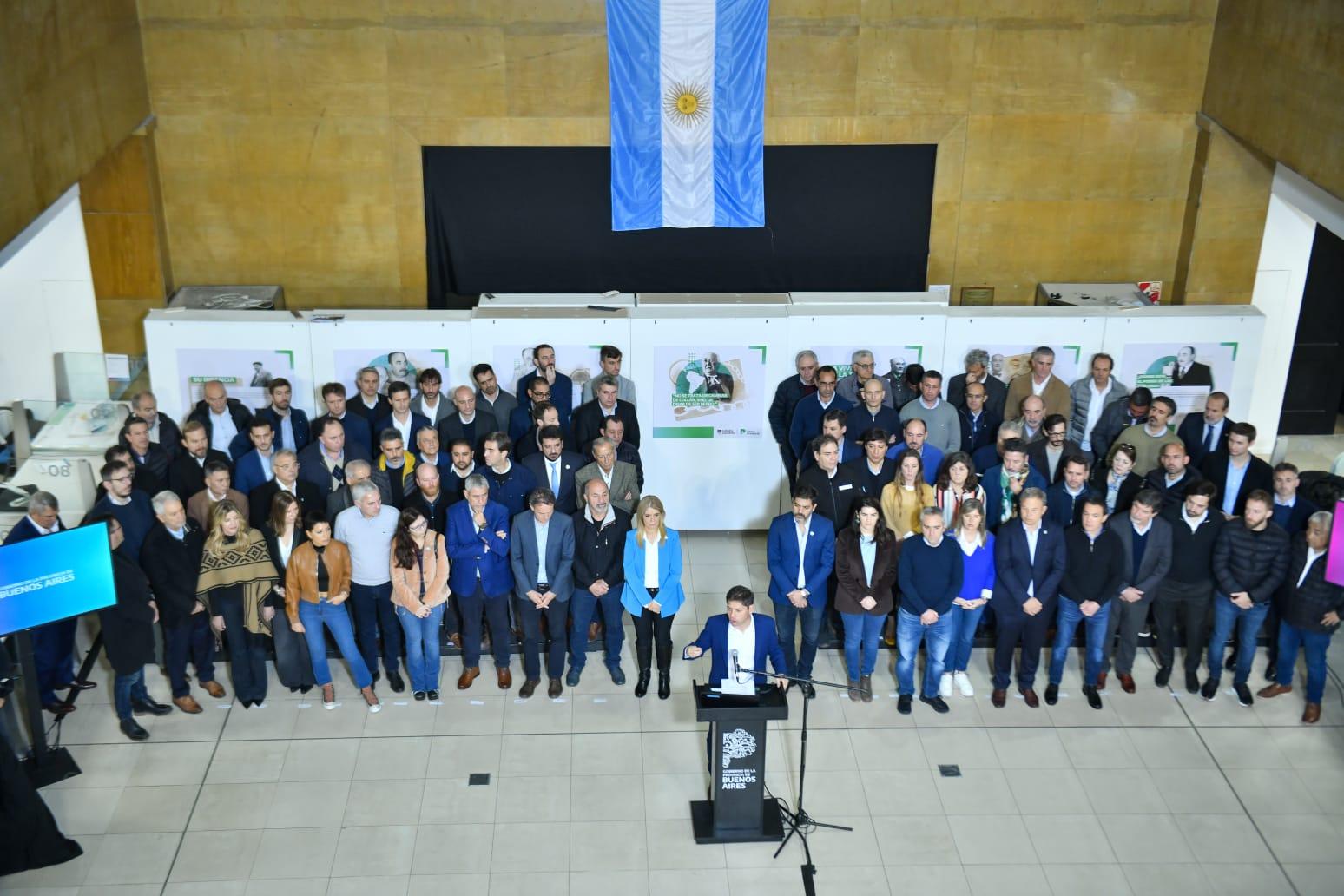 Kicillof e Intendentes reclamaron la deuda que mantiene el Gobierno Nacional con la provincia