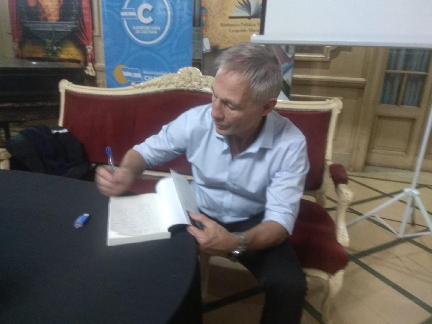 Conocido cardiólogo presentó un libro en Chacabuco