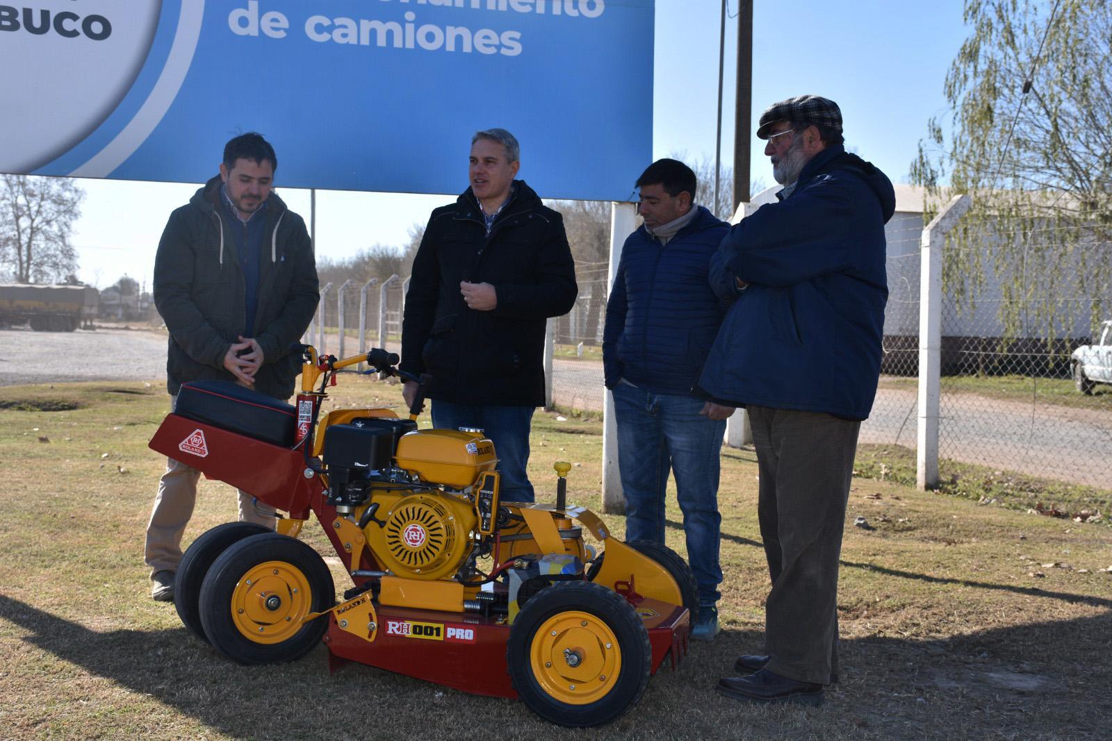 Una nueva motocortadora de césped para la Playa de Camiones