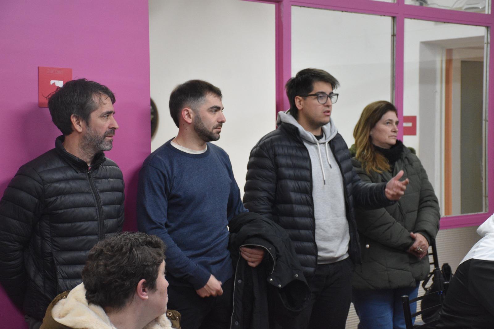 Comenzó el curso de lengua de señas en la EAC
