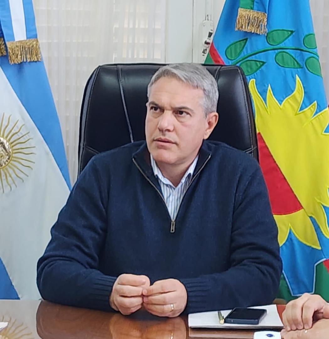 Golía firmó la redeterminación de precios para avanzar con la escuela del Barrio Alcira de la Peña