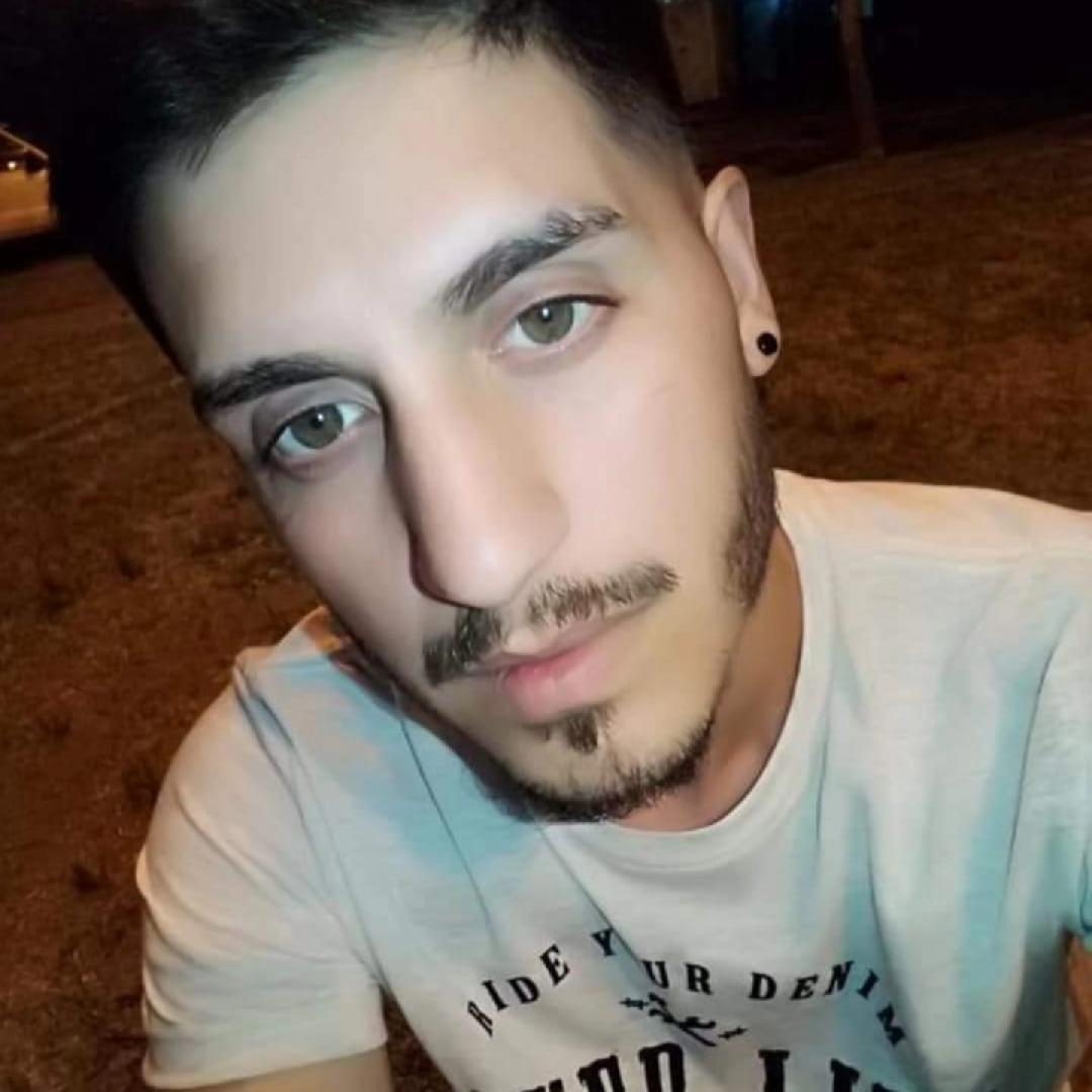 Un joven perdió la vida al chocar su motocicleta contra un acoplado
