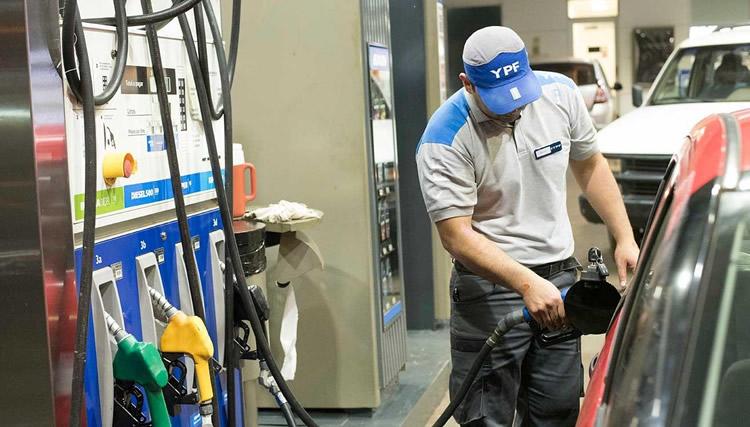 Las ventas no repuntan, se desploman los Premium y vienen más aumentos en agosto