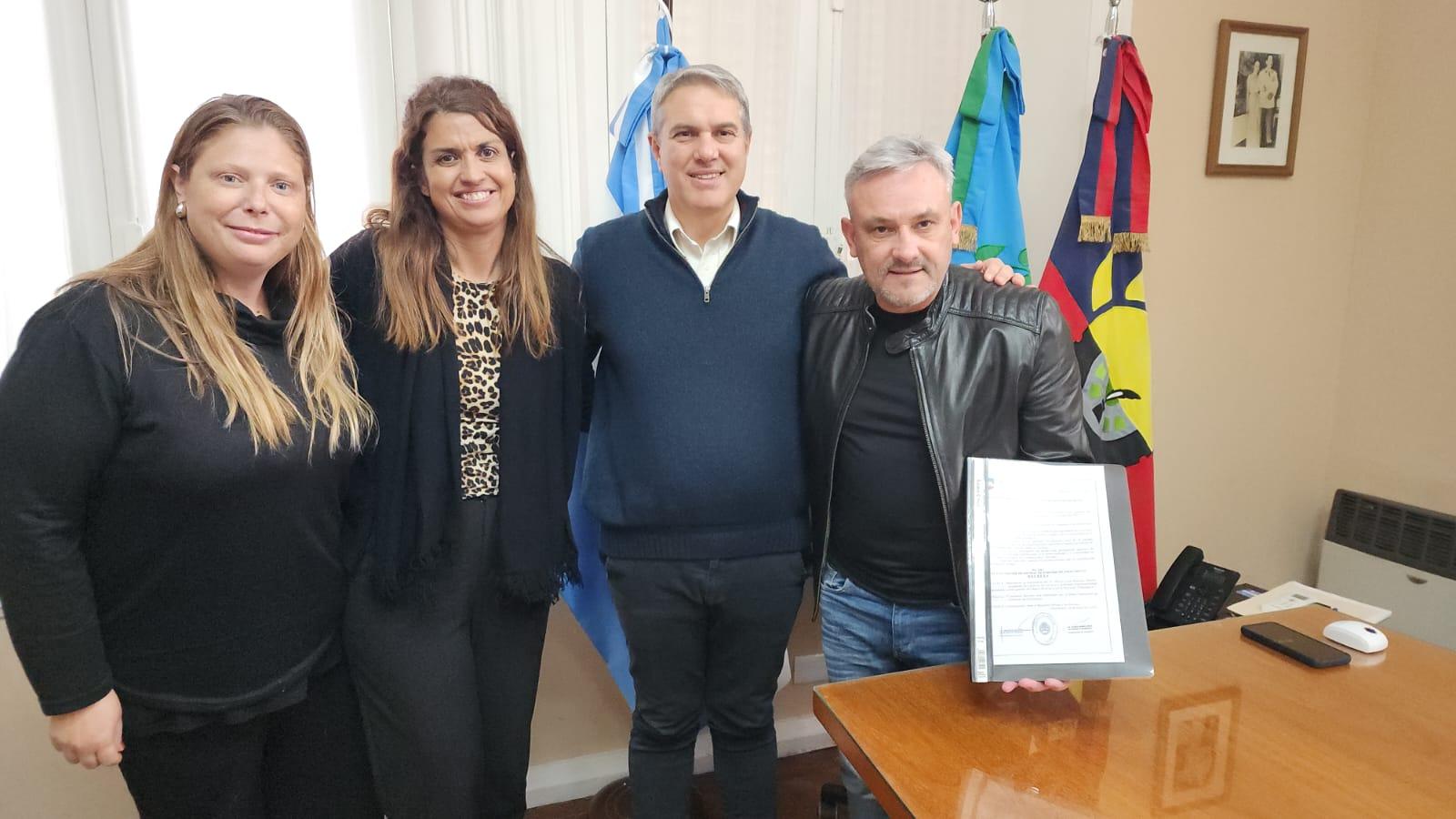 Golía entregó un reconocimiento al ex Gerente del Banco Provincia