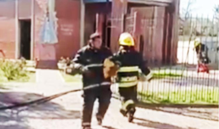 Se incendió una parte del techo de la capilla Virgen de Luján