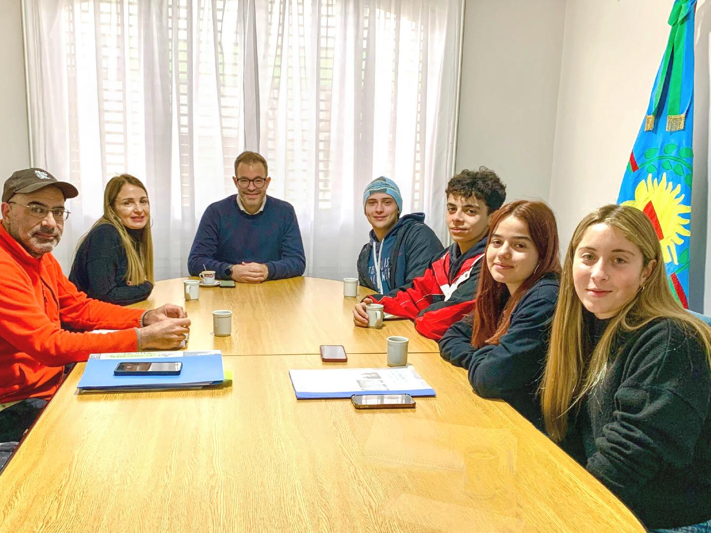 Tomas Domínguez recibió a jóvenes comprometidos con el medioambiente 