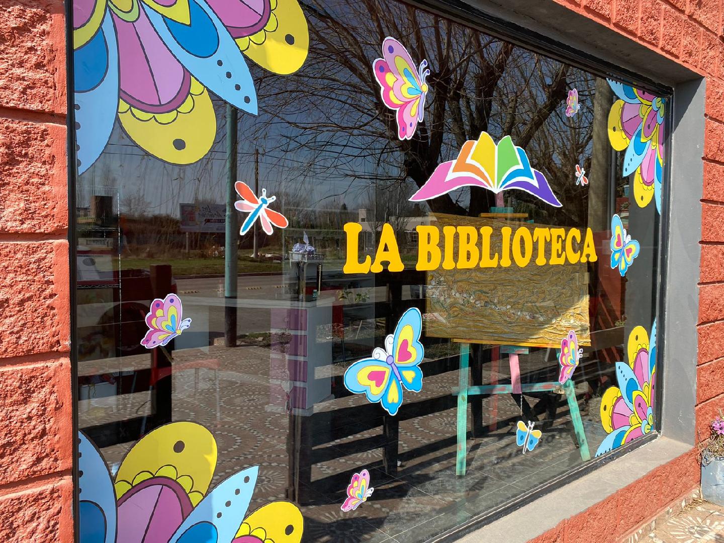 Abre una biblioteca en el ingreso a Chacabuco