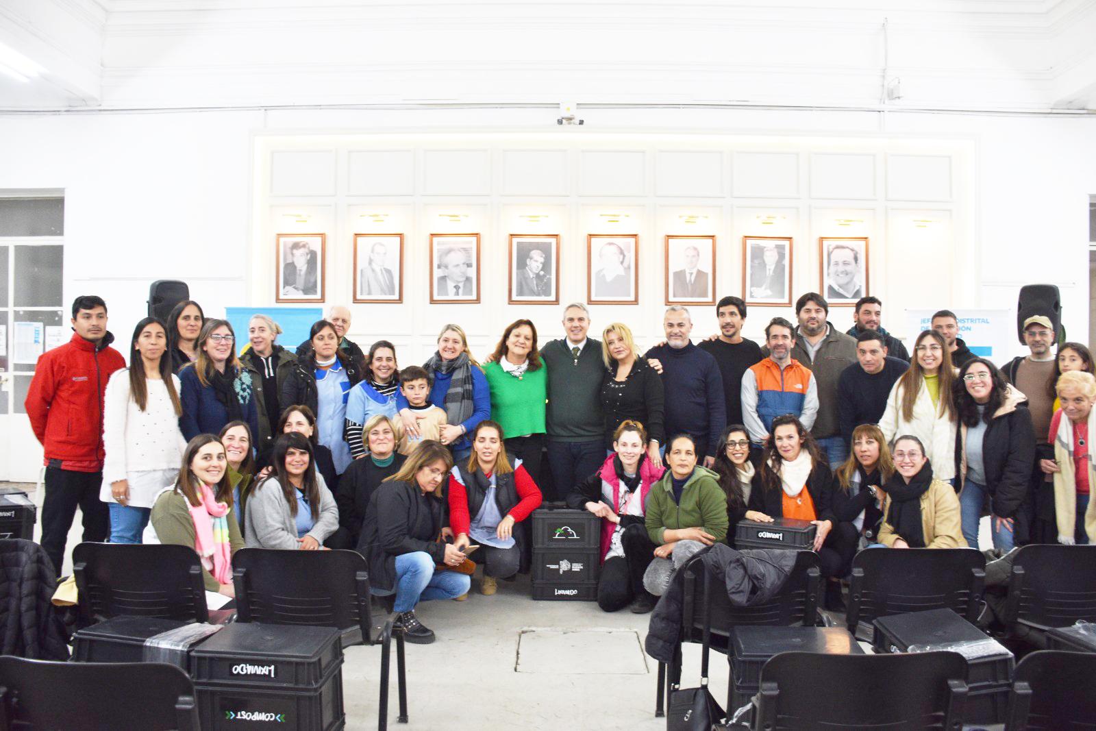 El Gobierno entregó composteras a entidades educativas