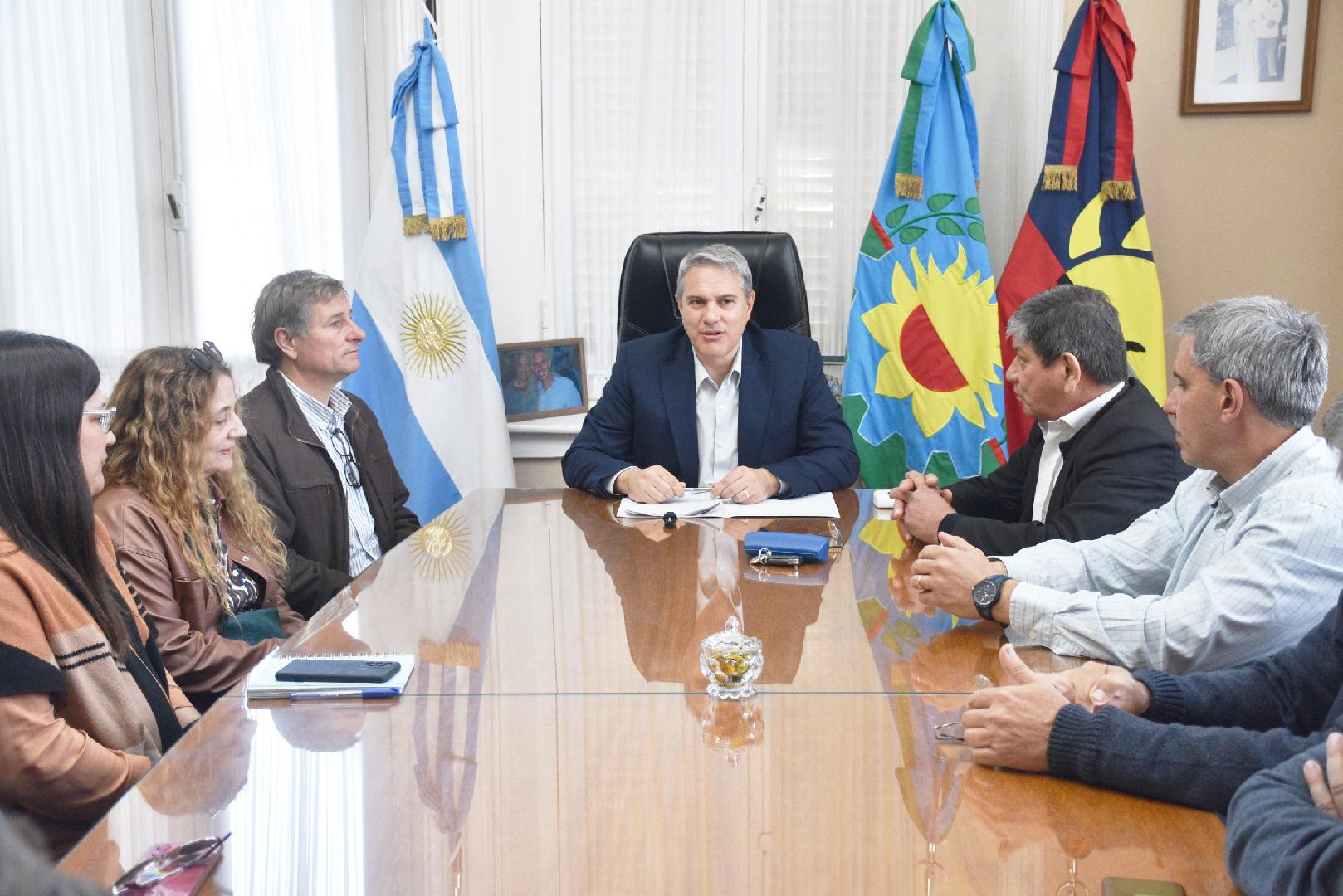  Se anunció la colocación de luminarias para la Plaza principal de Rawson 