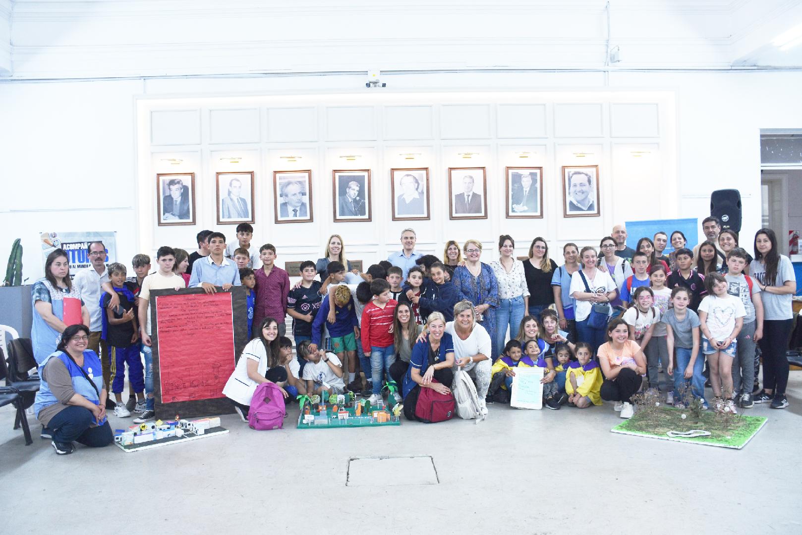 Niñas y niños presentaron sus proyectos junto al Intendente