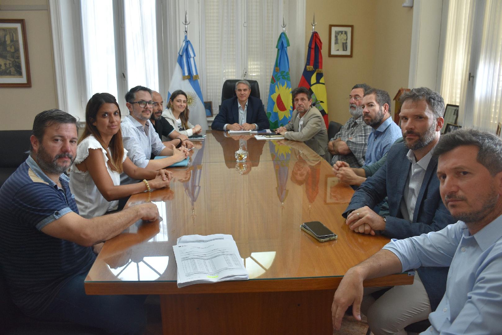 El Gobierno presentó líneas de crédito y programas provinciales