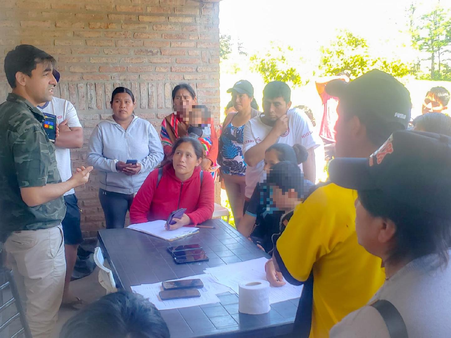 Entregaron botones antipánico a miembros de la comunidad boliviana