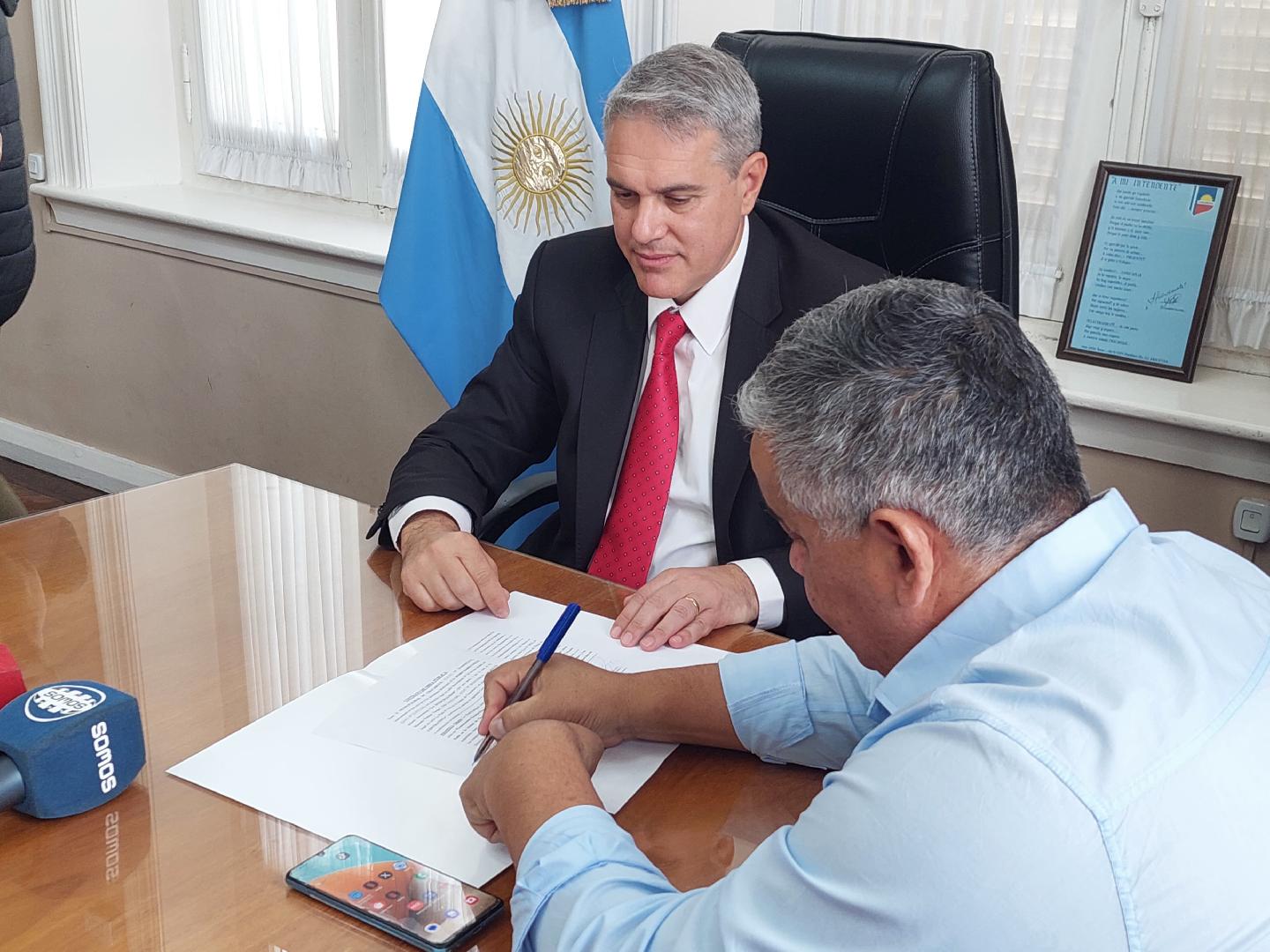 Se firmó un contrato por más de cien millones de pesos