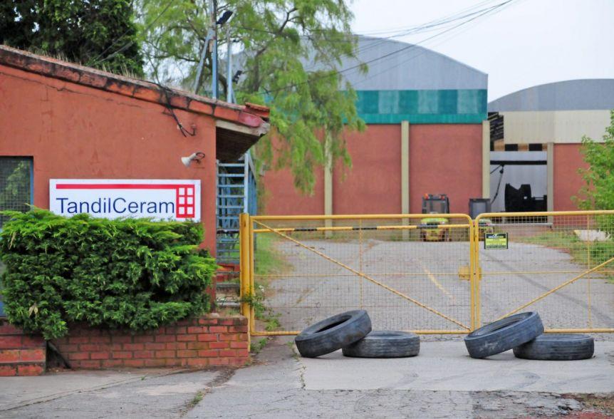 Tandil: tras 50 años de trayectoria, una fábrica de cerámicos apagó sus hornos