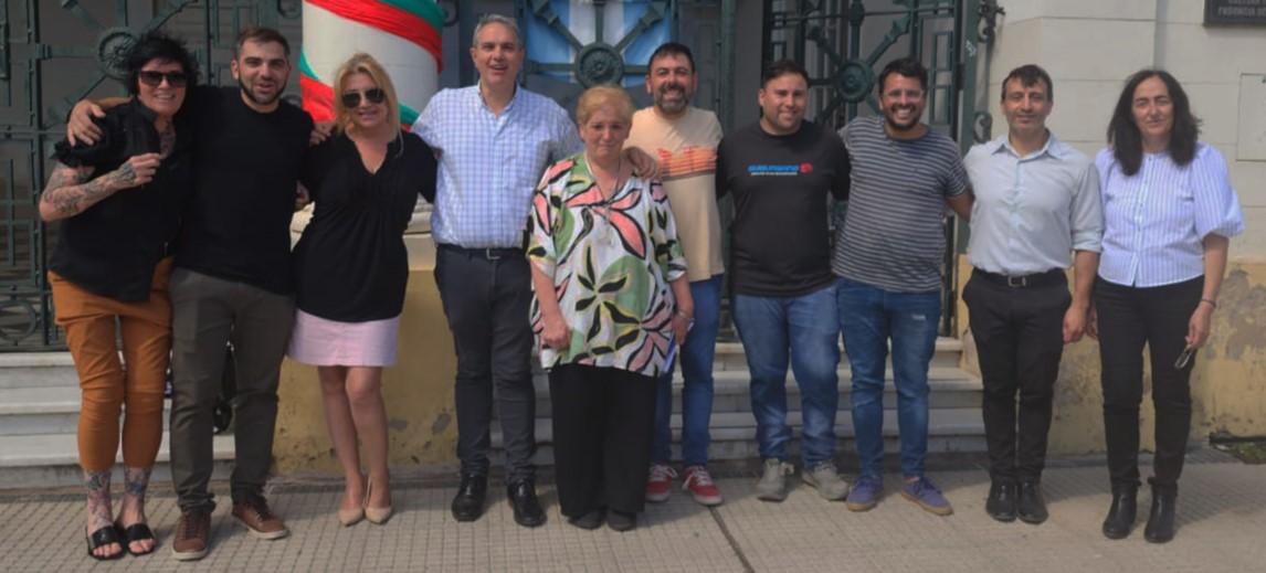 La Provincia envió mobiliario para un jardín y una escuela