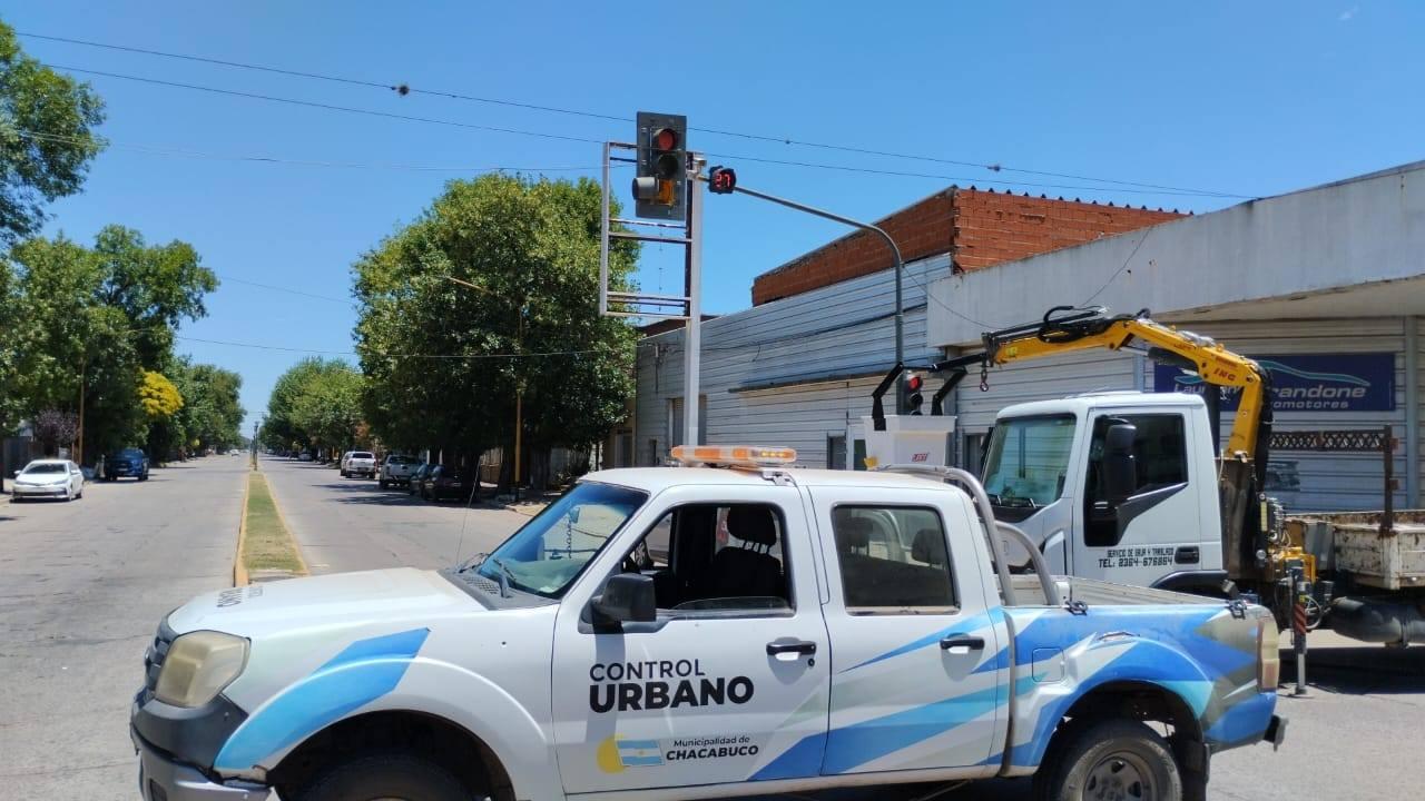 Un nuevo semáforo, senderos y un tótem 