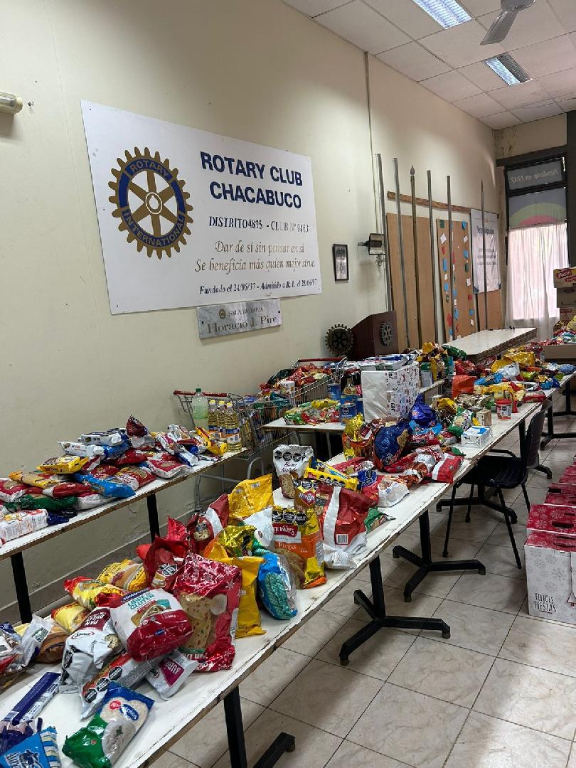 Se entregaron mas de 300 cajas navideñas
