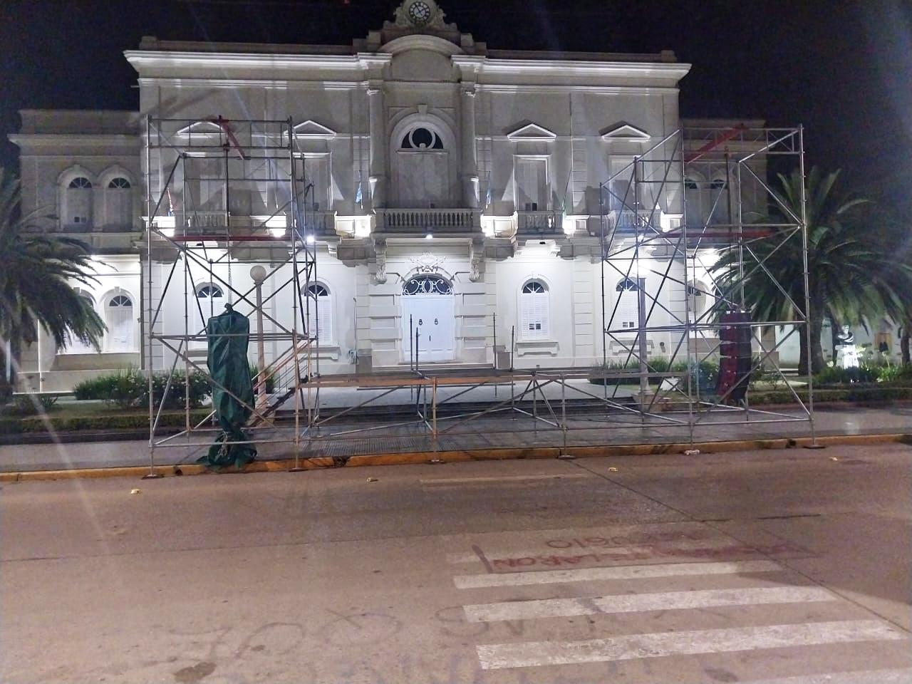 Se arma el escenario del 27º Festival Provincial de Tango y Folclore