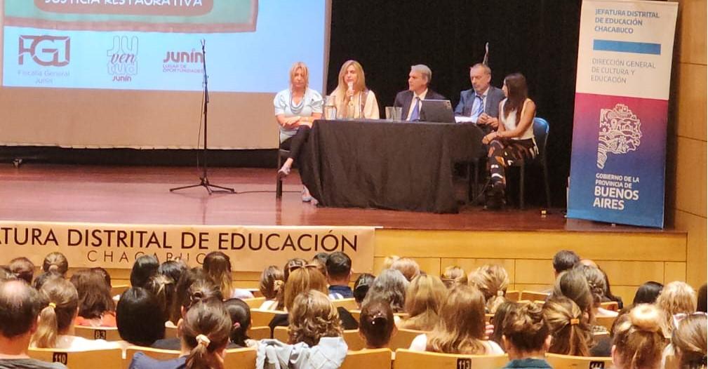El fiscal general de Junín participó en un debate sobre "Juventud y Justicia" en el Teatro Italiano