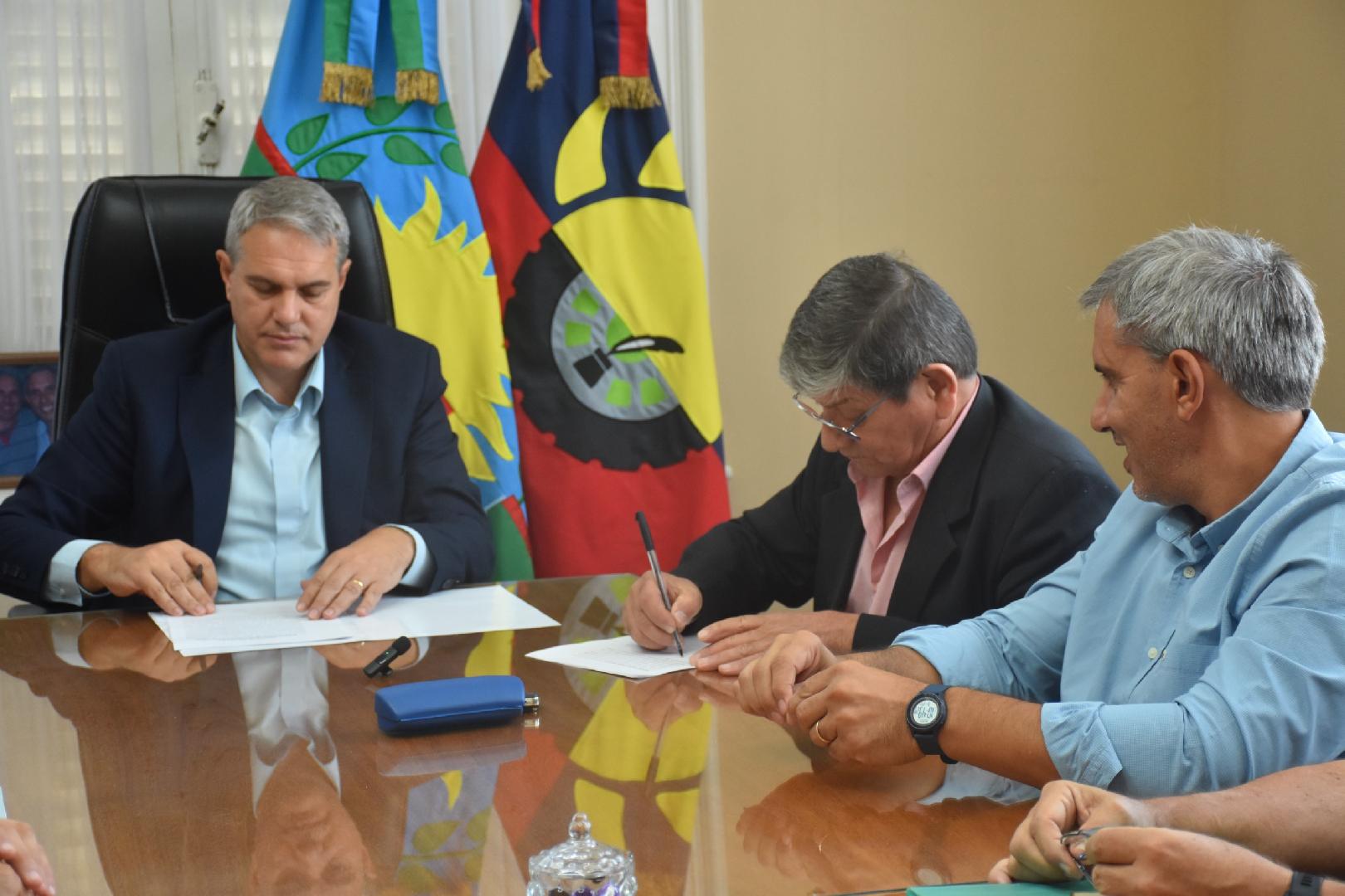 Golía firma convenio de iluminación para Los Cipreses